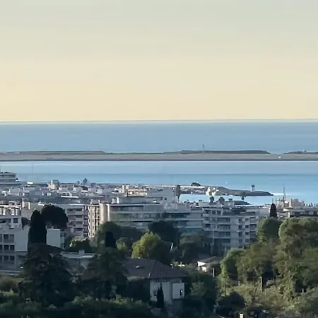 Lou Carou - Vue Et Baie De * Cagnes-sur-Mer