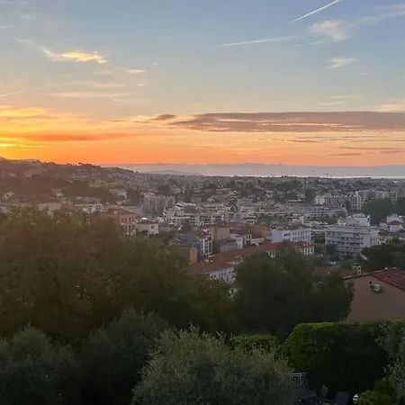 Lou Carou - Vue Et Baie De Cagnes-sur-Mer